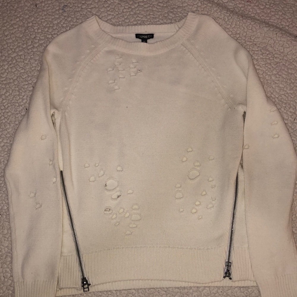 Long sleeve top w/ holes 💖